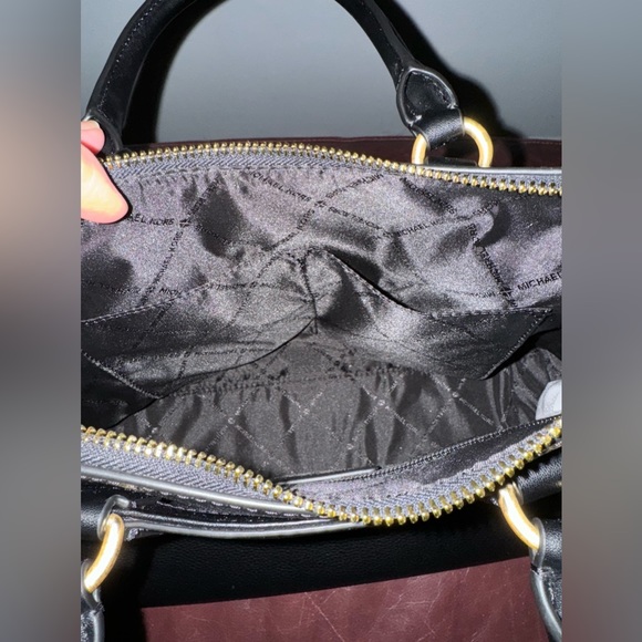 Michael Kors purse - Picture 4 of 5